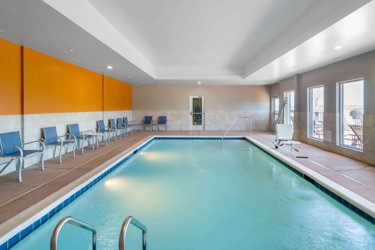 La Quinta Inn & Suites By Wyndham Louisville Ne - Old Henry Rd Ngoại thất bức ảnh