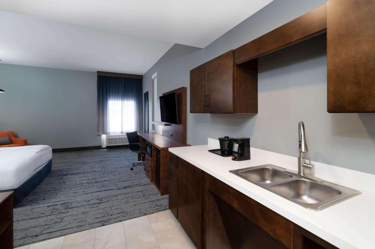 La Quinta Inn & Suites By Wyndham Louisville Ne - Old Henry Rd Ngoại thất bức ảnh