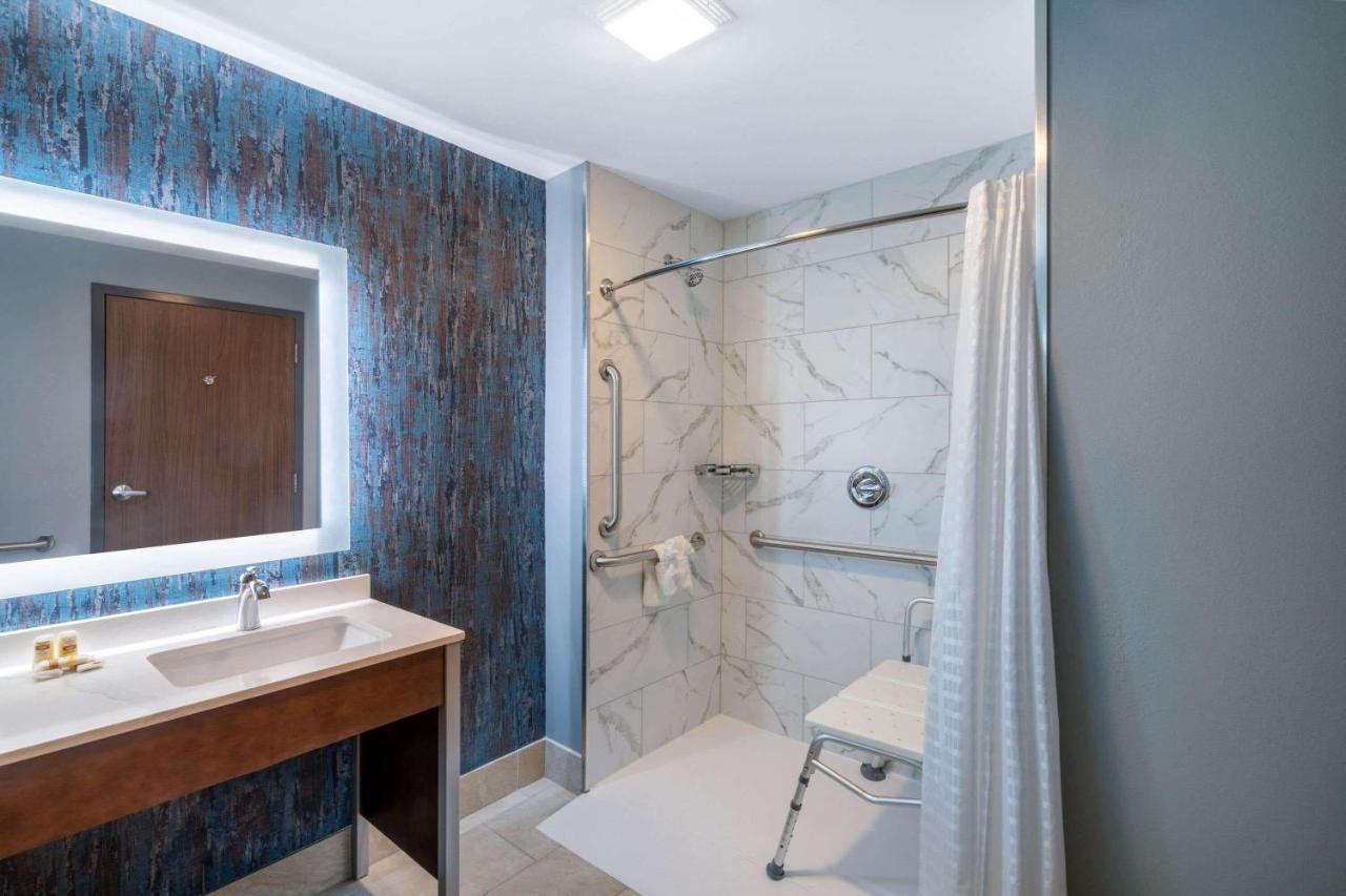 La Quinta Inn & Suites By Wyndham Louisville Ne - Old Henry Rd Ngoại thất bức ảnh